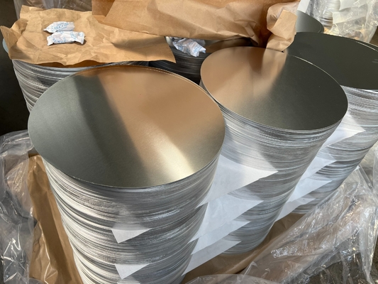 0.2-0.5mm ضخامت آلومينيوم دایره 3004 برای ظروف آشپزخانه و سفارشات به طور مستقیم به کارخانه قرار داده می شود.
