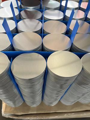 سطح صاف دیسک آلومینیوم سطح بالا 1050 1060 3003 آلیاژ، 0.3 ′′ 6mm ضخیم، اندازه سفارشی آلومینیوم خالی برای پوشش لامپ و گلدان